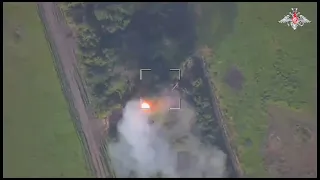 Lancet-3 kamikaze drone hitting a German-made PzH 2000 self-propelled gun (SPG)