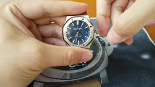 AP Royal Oak 15450 blue setting the time