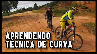 APRENDENDO TECNICA DE CURVA DE MOUNTAIN BIKE