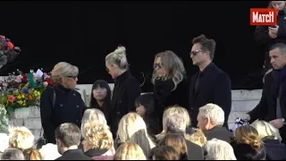 Johnny Hallyday : Laeticia, Joy, Jade, David, Laura, Sylvie, recueillis à la Madeleine