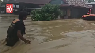 15 maut, dua cedera akibat banjir, tanah runtuh di Indonesia