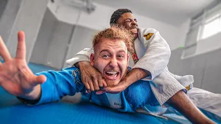 J'AFFRONTE un CHAMPION de JIU JITSU !!  (il m'endort..)