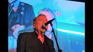 Robert Plant performed ZEPPELIN's "Stairway To Heaven" due to alleged 6 figure donation to charity