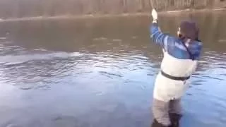 Пьяный тюлень на рыбалке!