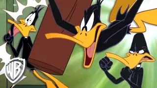 Looney Tunes en Latino | Lección de autodefensa de Daffy | WB Kids