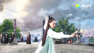 Girl pretends to be weak, but she bursts out with divine power to crush the villains!