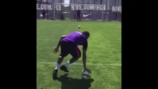 Neymar tentando bater pênalti tonto