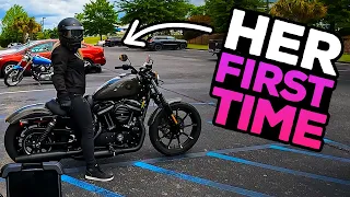 Her First Time Riding a Harley Davidson Iron 883 (2022)