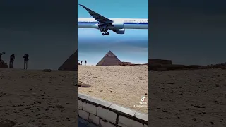 Traveldude, " Plane on pyramids, Giza"