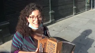 Porto, 18 Outubro 2021. - Artistas de Rua. - Patrícia Pereira. - @acoreiratv