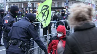 Klima-Rebellen blockieren Wiener Ring, Polizei-Großeinsatz