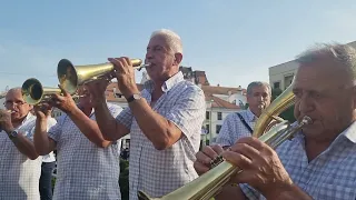 Čačanski maturanti zaigrali moravac uz trubače