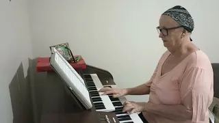 tocando órgão #69