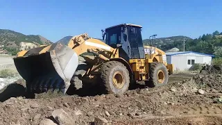 THE NUMBER ONE LOADER OPERATOR İS AT WORK, HOW TO USE LOADER, LODER USTASI İŞ BAŞINDA #caterpillar