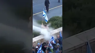 Israeli Police Blast Protesters With Water Cannons in Jerusalem