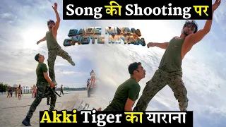 Akshay Kumar Tossed Tiger Shroff With His Hand On Bade Miyan Chote Miyan Song Shooting