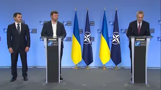 Олександр Корнієнко вручив Генеральному секретарю НАТО Почесну грамоту Верховної Ради України