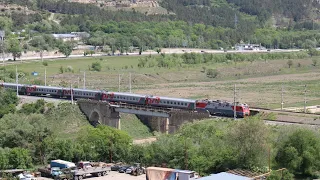 Электровоз ЭП1П-033 с фирменным поездом №644С АдлерーКисловодск