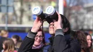 Vilniečiai stebi Saulės užtemimą