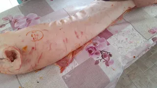 Pečeni odojak bez kostiju na ražnju (Rolled Boneless Suckling Pig)