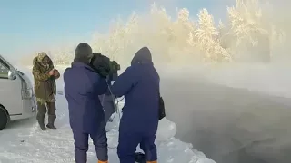 Японский турист в Оймяконе Якутия, температура воздуха в этот день была  -60°C