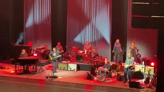 Jackson Browne sings Take It Easy at the Beacon Theatre in New York 2023-08-26