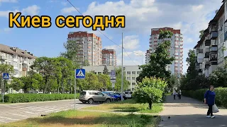 Киев 2024 г май Дарница Соцгородок цветут  каштаны