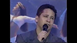 Sabadão SBT | Leonardo canta "Deu Medo" no SBT em 24/06/2000