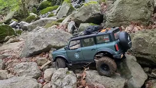 YK4083 Bronco mountain rock crawling