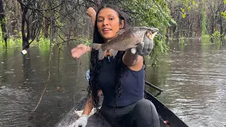 RIVERINE FISHING WITH LOTS OF RAIN - ADVENTURE IN THE AMAZONAS