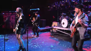 APMAs 2015: Halestorm perform “Love Bites (So Do I)”