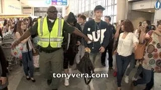 Exo band Fans go Crazy when they meet them at LAX