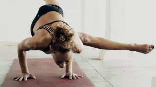 Ashtanga Yoga Demonstration⎜Darkness to Light⎜Laruga Glaser