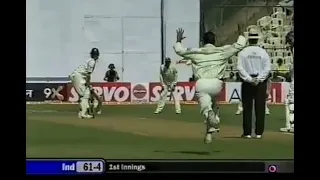 Shoaib Akhtar tries to distract Indian batsmen. Sourav Ganguly stops him! India v Pakistan 2007