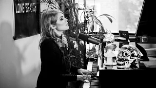 Coeur de Pirate - "Carry On" | House Of Strombo