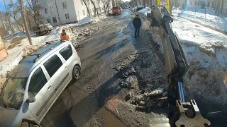 Лед так и не поддается.Грузим камазы снегом.