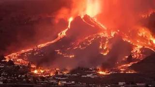 Погода Ужас на Канарах Лава пожирает дома Эвакуация 10000 человек. извержения вулкана Пальма Испания