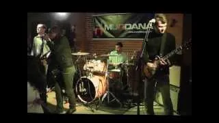 Banda Mundana - Moves Like Jagger