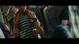 SLUMDOG MILLIONAIRE Film Clip - The Boys On A Train