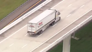 Self-driving truck takes test run in Florida