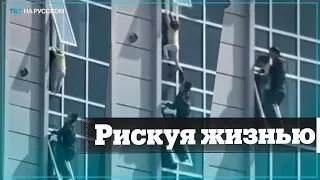 В Казахстане мужчина спас ребенка от падения с восьмого этажа