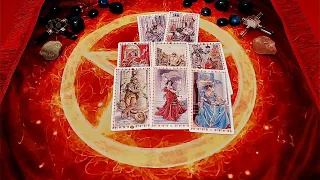 ОН СМОТРИТ НА ВАШЕ ФОТО. ЧТО ОН ДУМАЕТ? Онлайн таро расклад.  Гадание онлайн. Tarot online reading