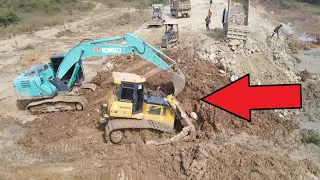 Incredible Bulldozer Shantui Stuck In Deep Mud Help Recovery Pulling By Excavator , Machines Working