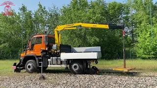 Road-rail Unimog U423 with crane