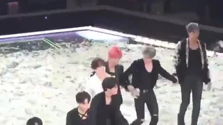 181212[Fancam]BTS' Adorable 2018 MAMA Ending Moment at Japan.