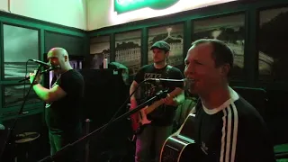 Beeswing, performed by Gary Óg, Chris Crooky & Coach in Connolly's, Glasgow