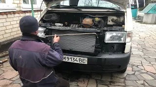 Заїздили свій Т4 що узбек їшака, розібрали пів машини, тато ремонтує все своїми руками