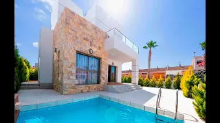 Designer villa with 3 bedrooms and private pool in Los Alcázare