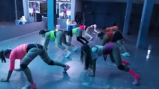 Coreografía zona del perreo/ Daddy Yankee/ #TWERK#NEÓN