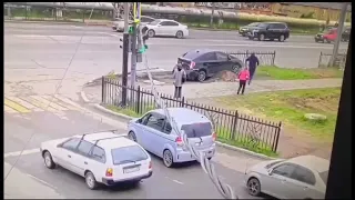 Toyota Prius на Павла Морозова насмерть сбила девушку на обочине